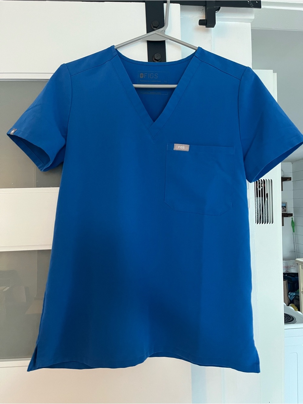 FIGS Women’s One Pockey Scrub Top in Royal Blue